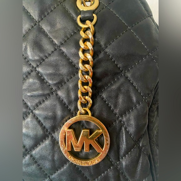 Michael Kors quilted soft leather shoulder bag - Picture 4 of 16